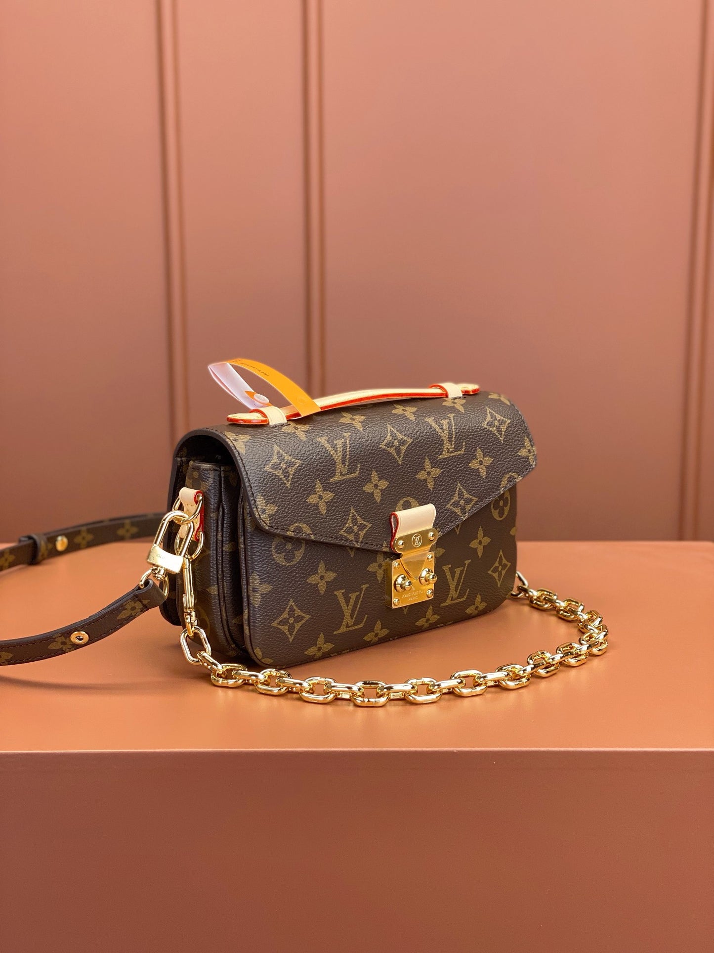 Louis Vuitton Pochette Metis East West