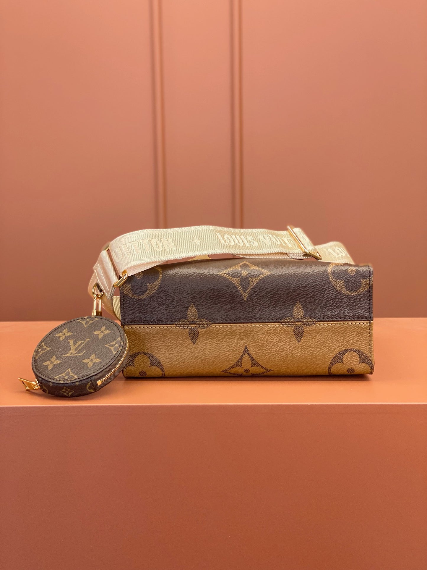 Louis Vuitton Onthego PM