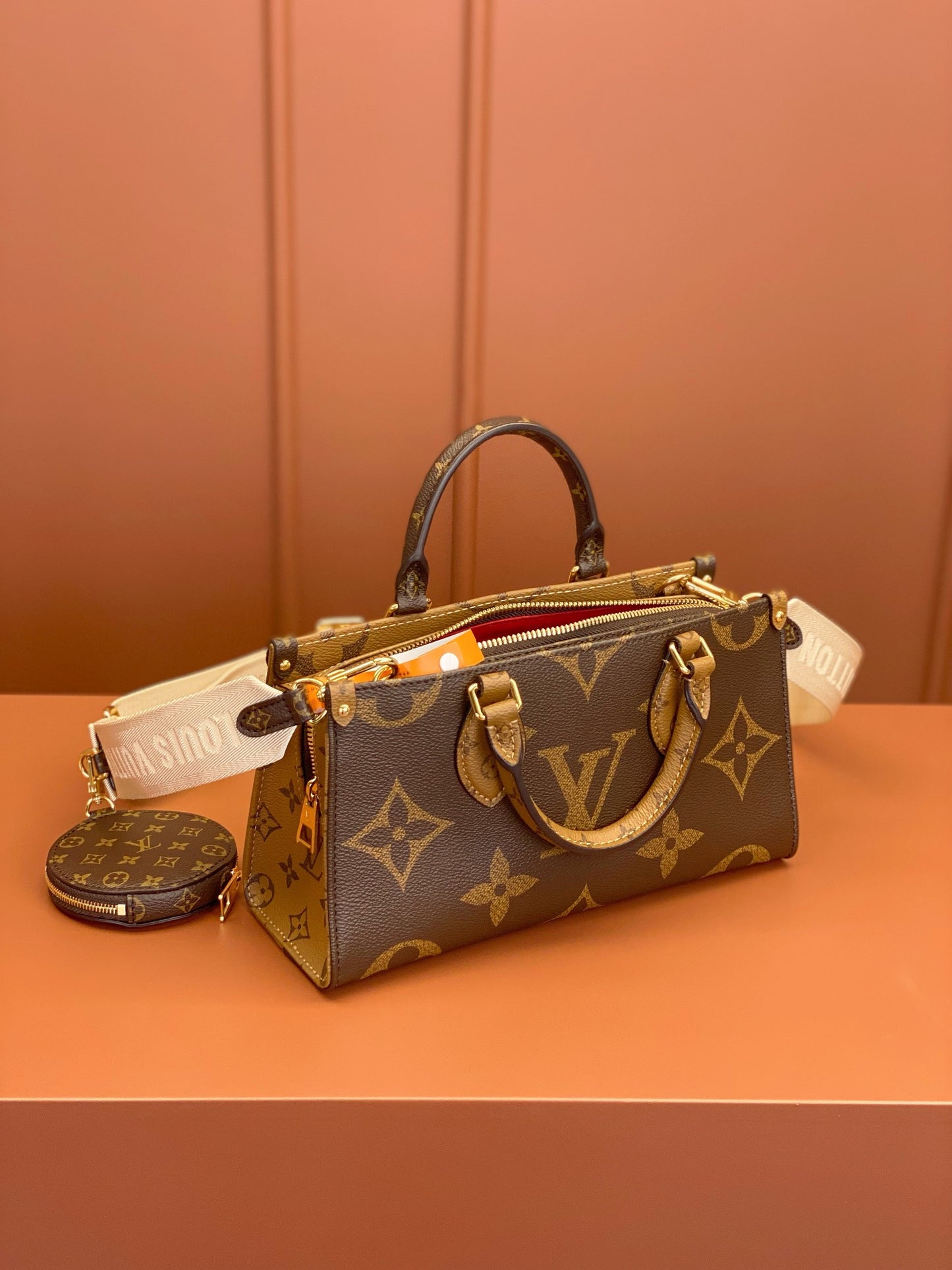 Louis Vuitton Onthego East West