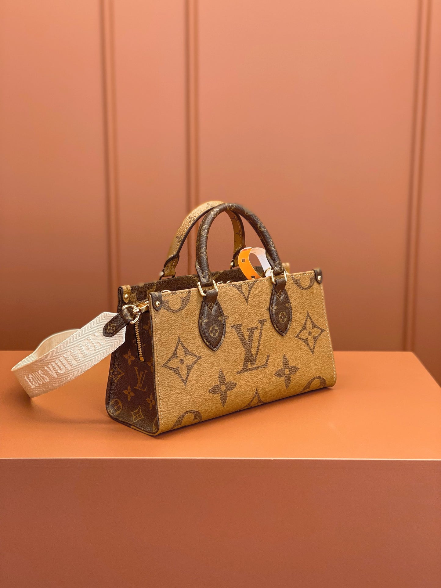 Louis Vuitton Onthego East West