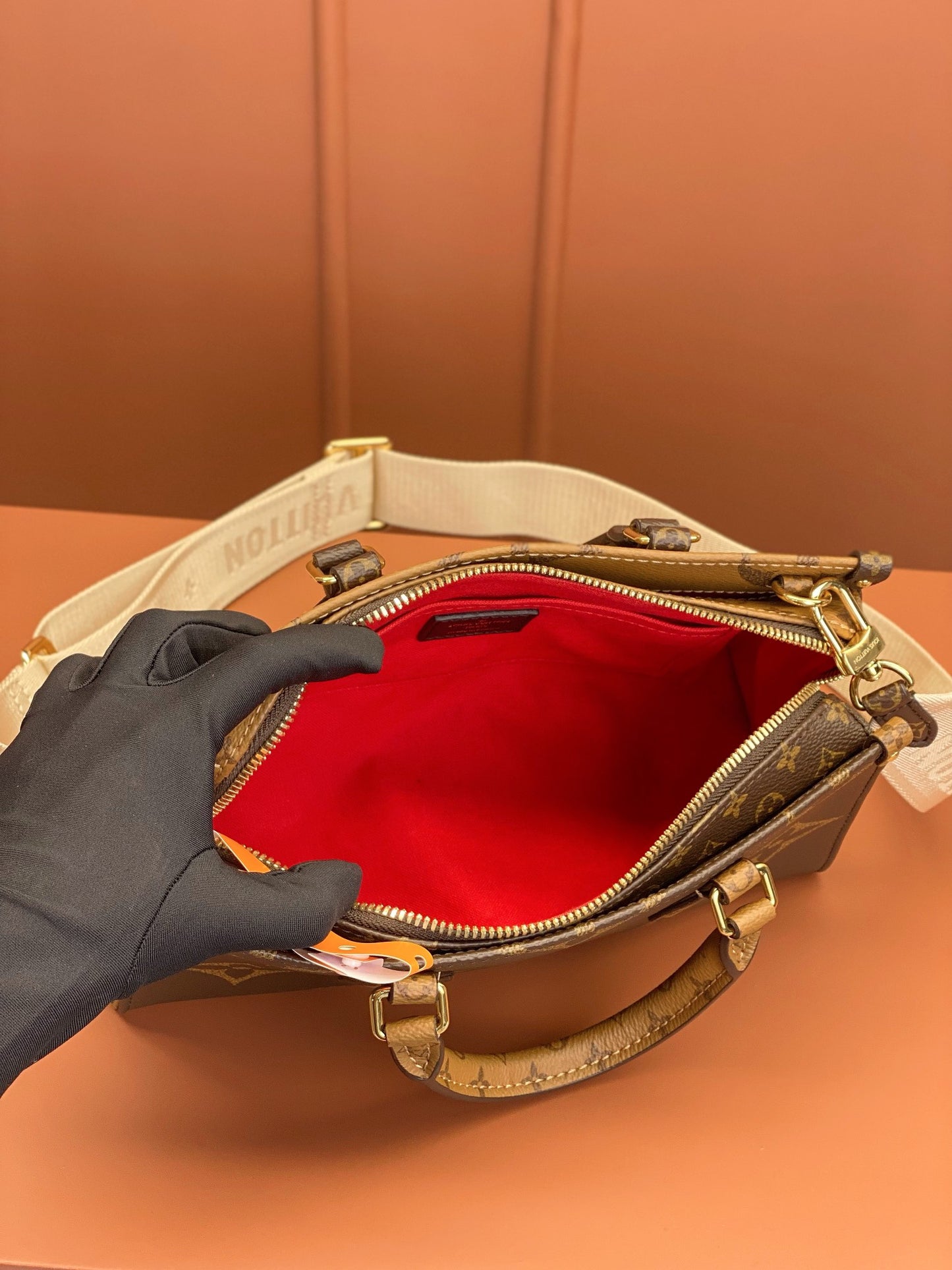 Louis Vuitton Onthego East West