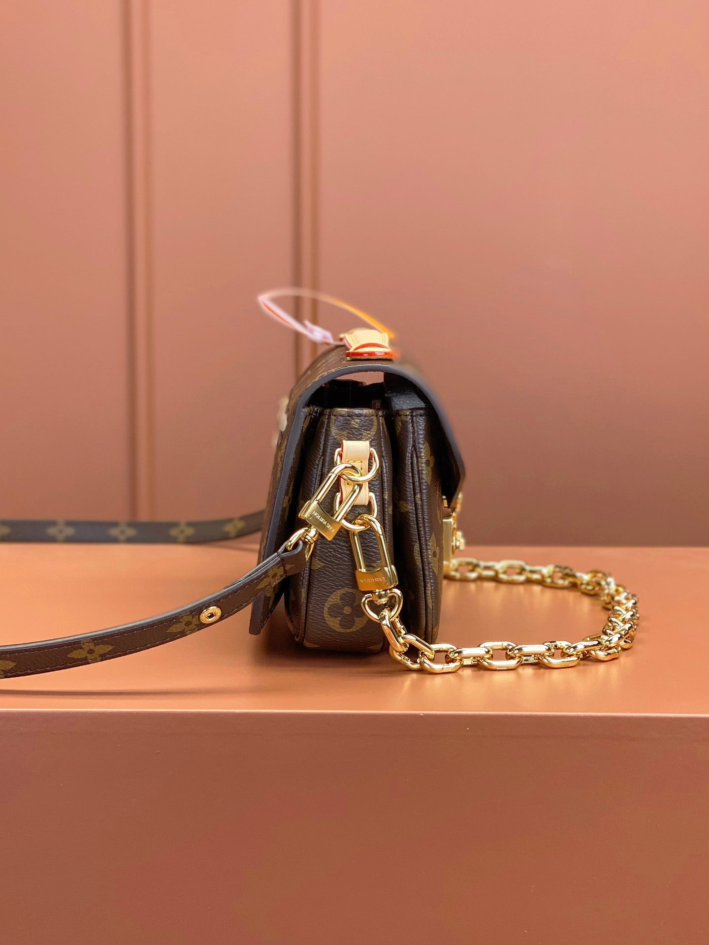 Louis Vuitton Pochette Metis East West