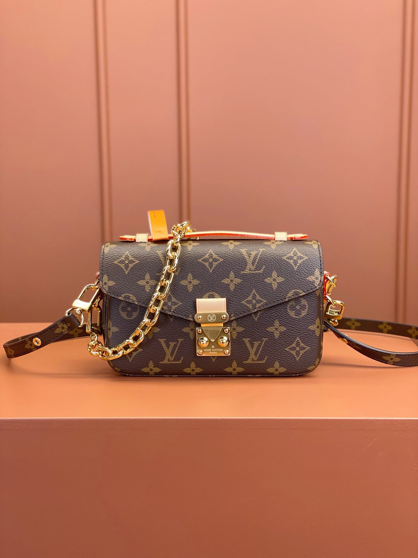 Louis Vuitton Pochette Metis East West