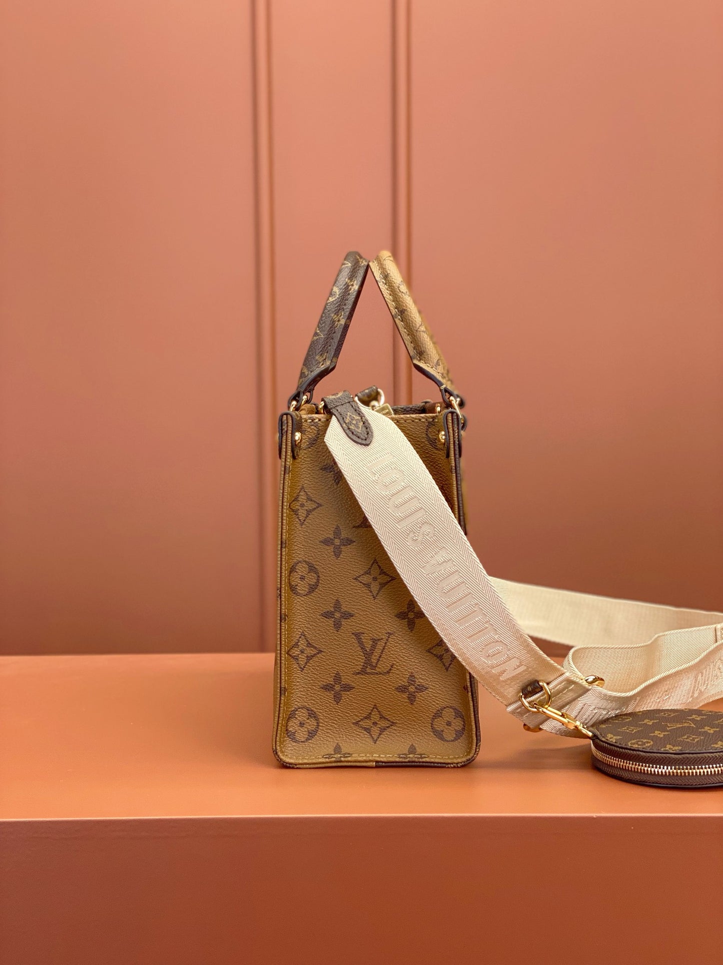 Louis Vuitton Onthego PM
