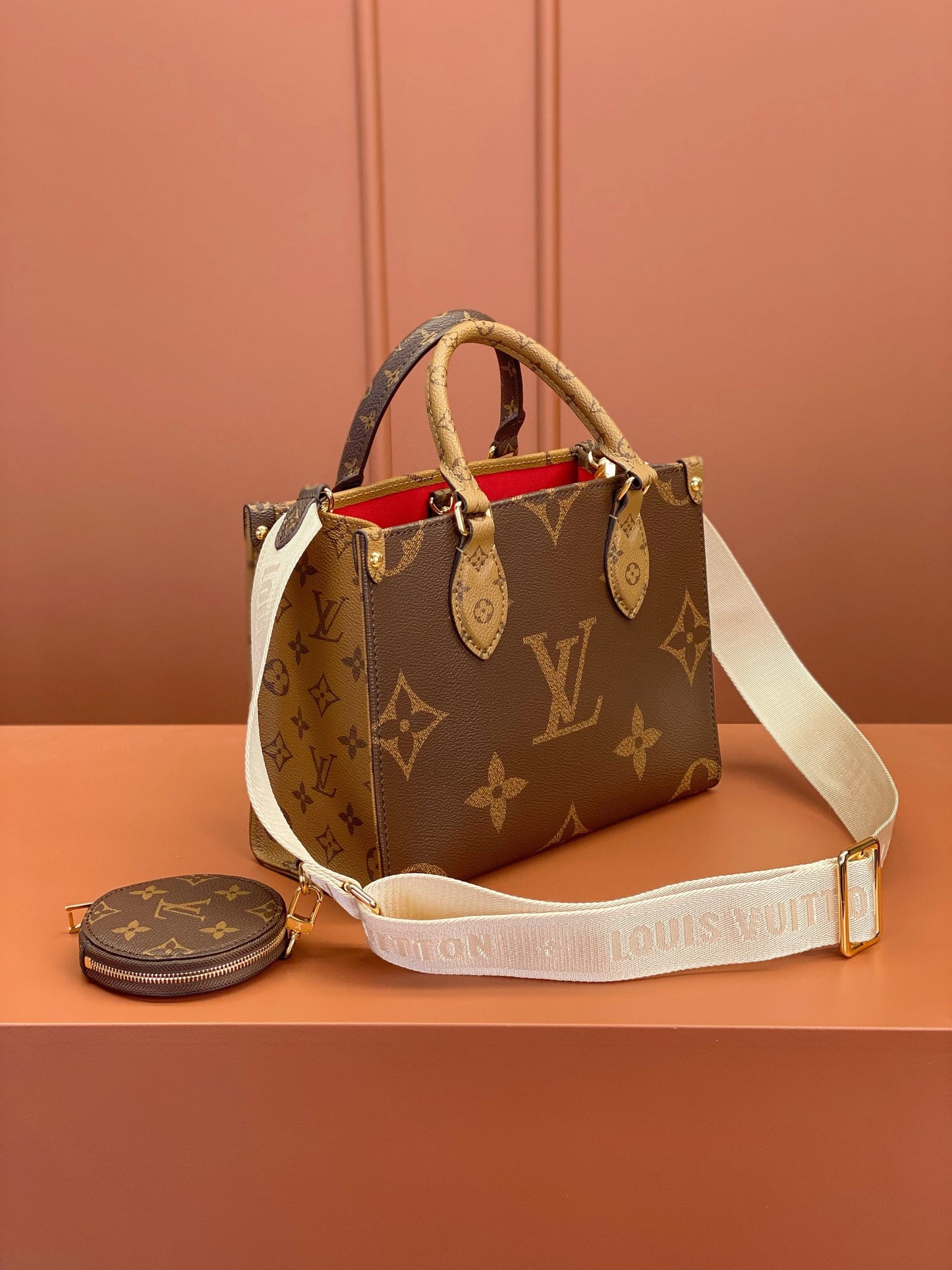 Louis Vuitton Onthego PM