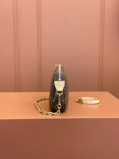 Louis Vuitton Pochette Accessoires