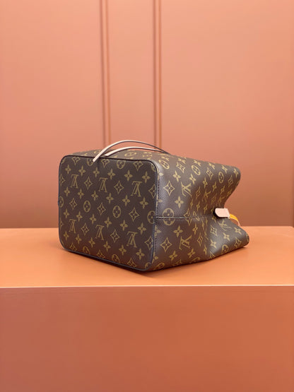 Louis Vuitton NeoNoe MM