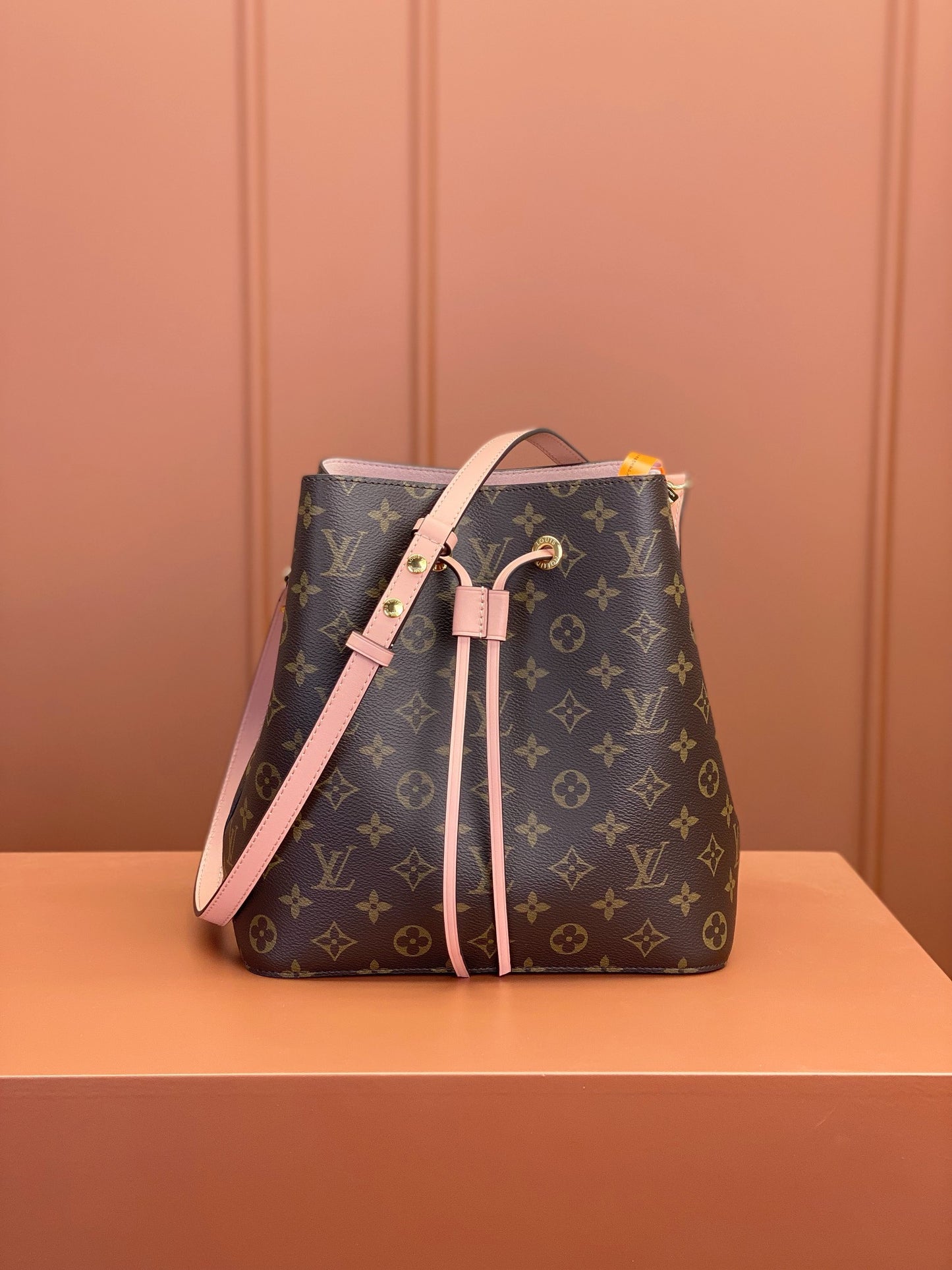 Louis Vuitton NeoNoe MM