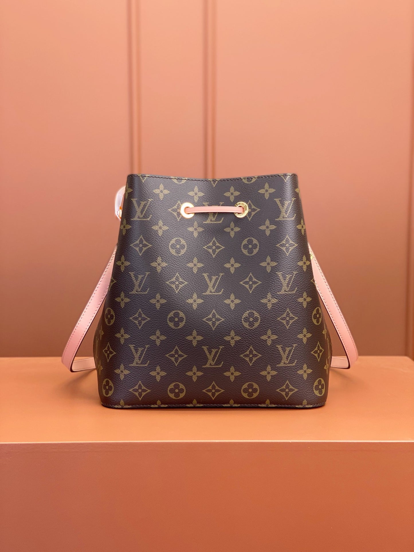 Louis Vuitton NeoNoe MM