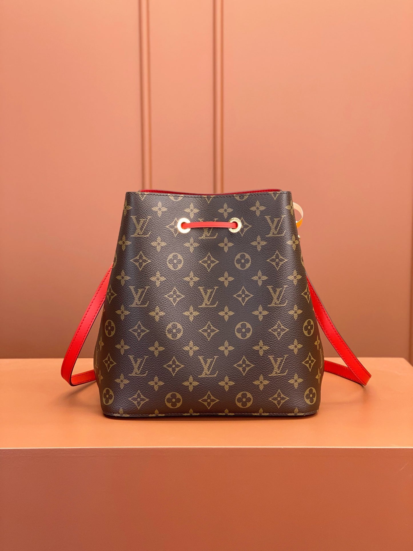Louis Vuitton NeoNoe MM
