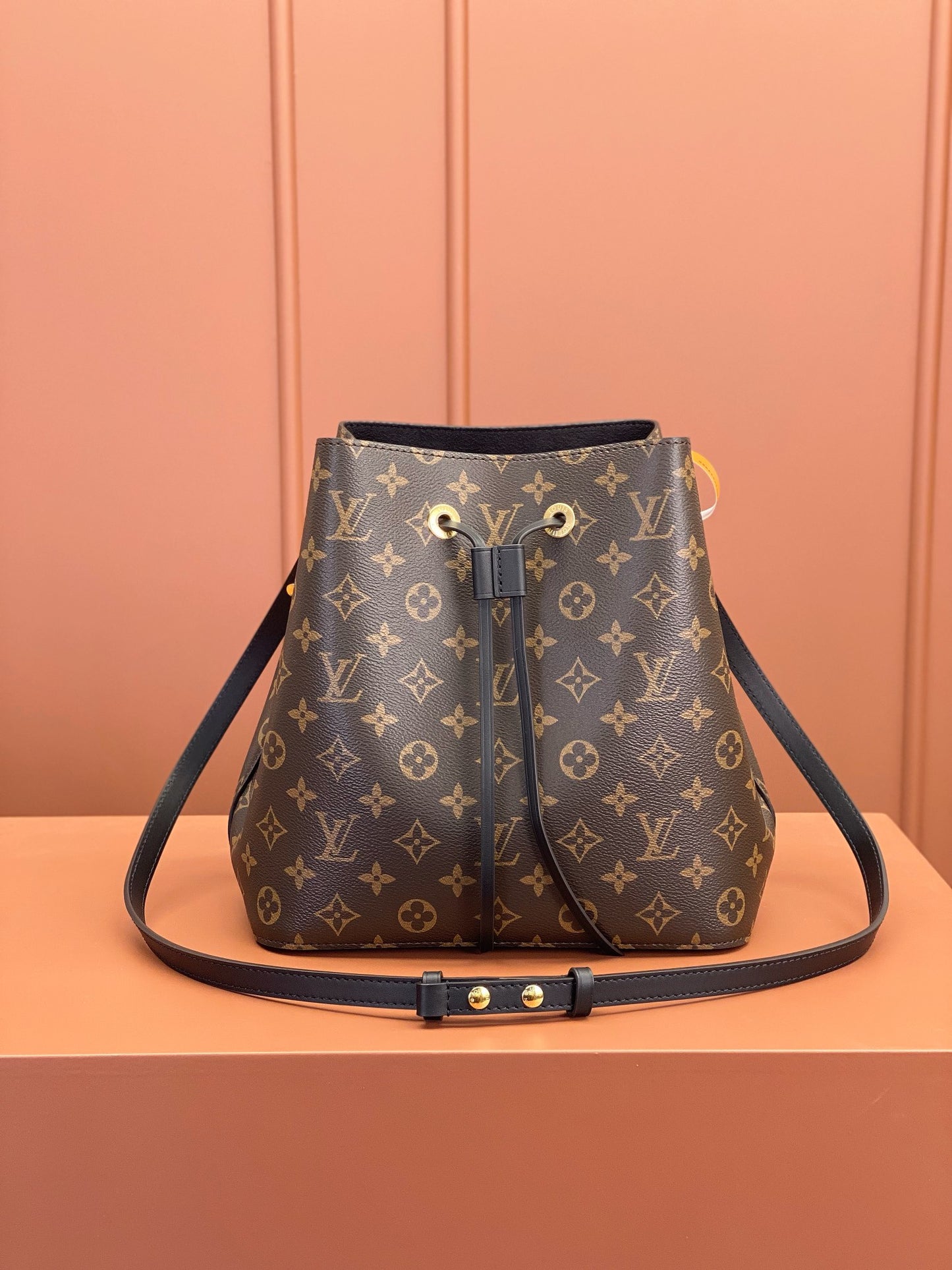 Louis Vuitton NeoNoe MM
