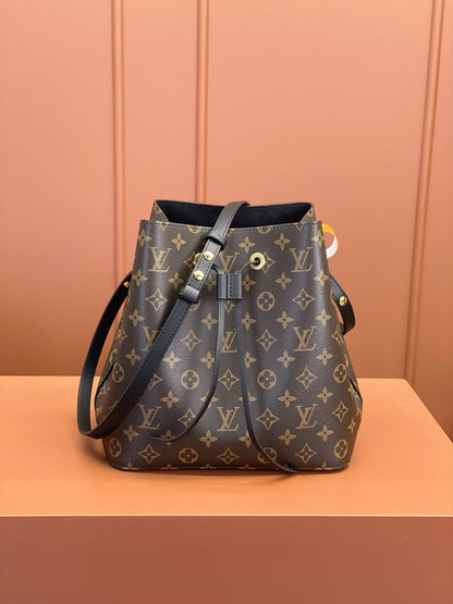 Louis Vuitton NeoNoe MM