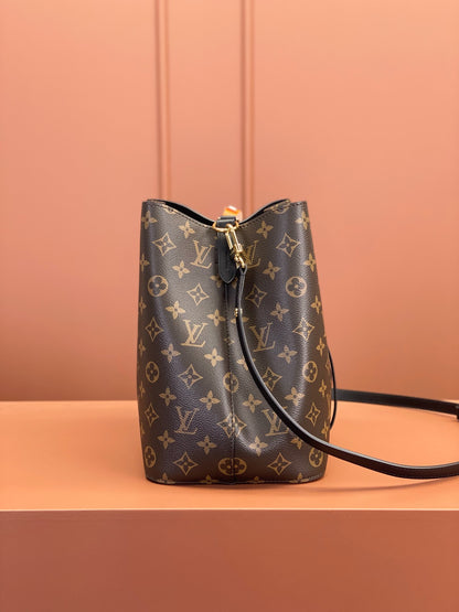 Louis Vuitton NeoNoe MM