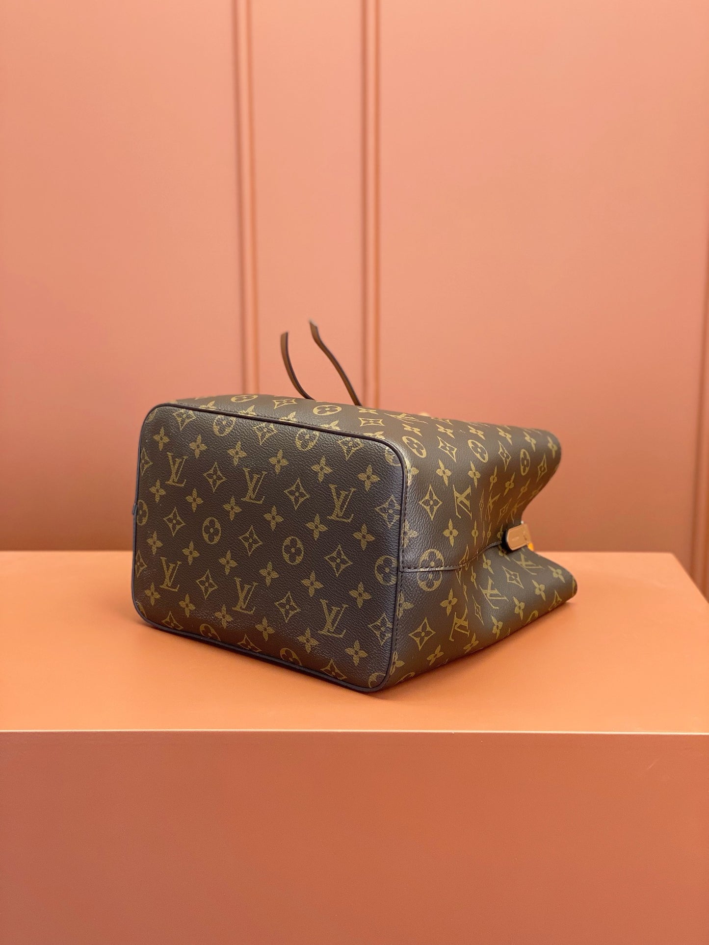 Louis Vuitton NeoNoe MM