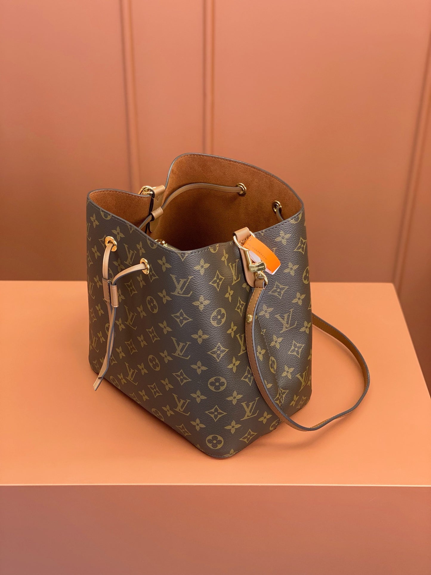 Louis Vuitton NeoNoe MM