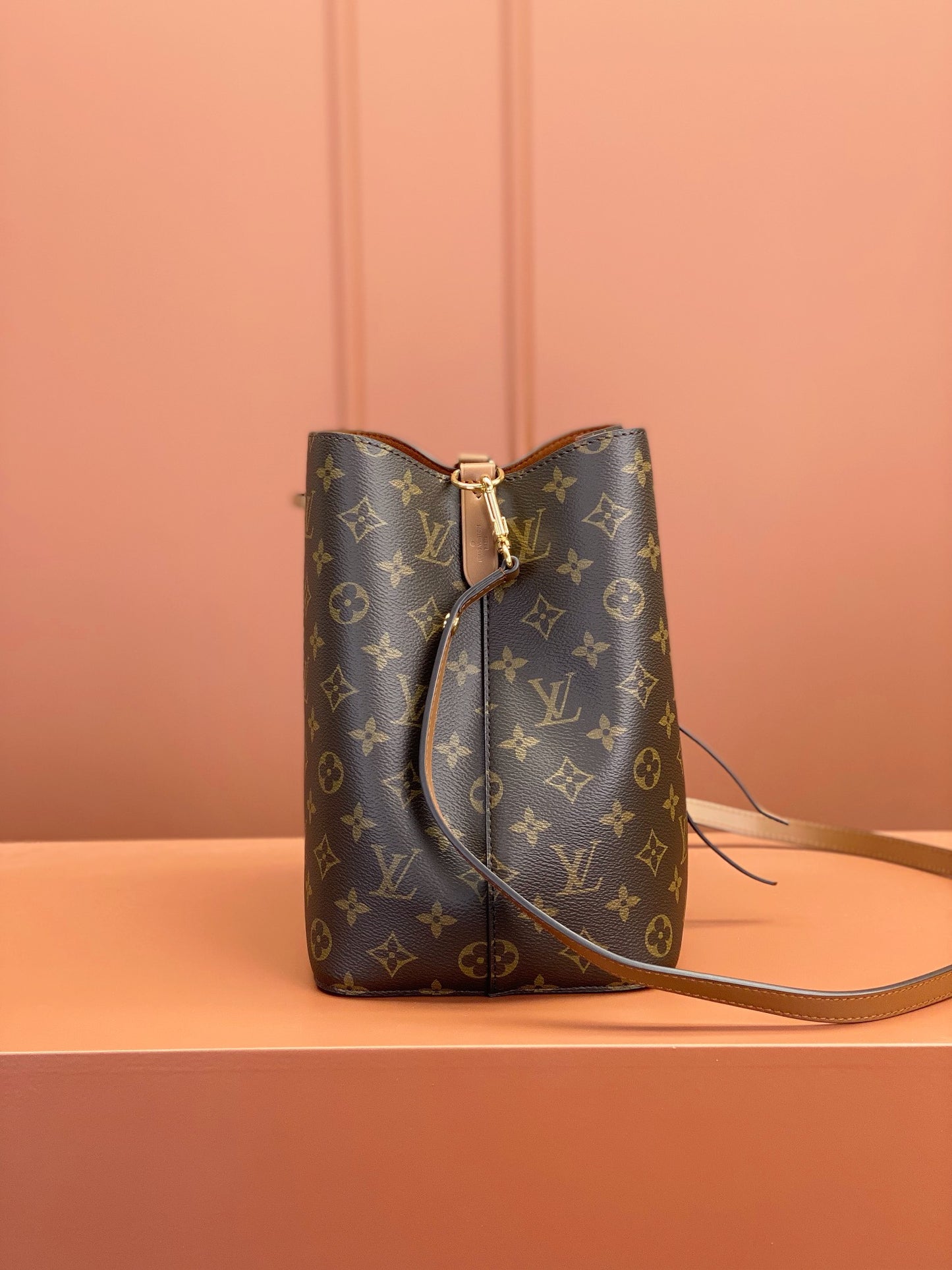 Louis Vuitton NeoNoe MM