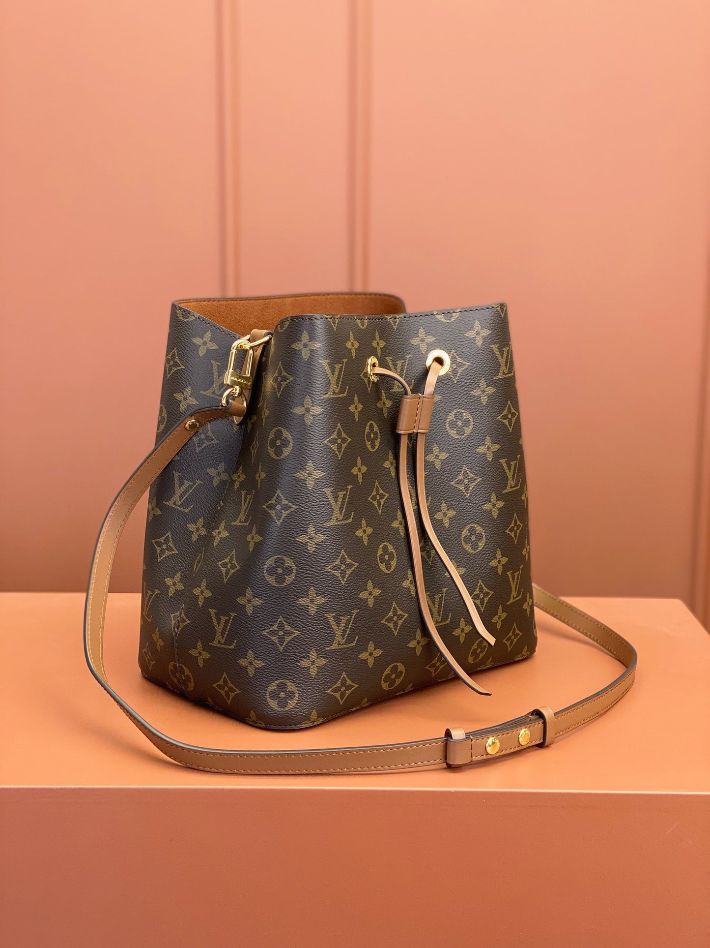 Louis Vuitton NeoNoe MM
