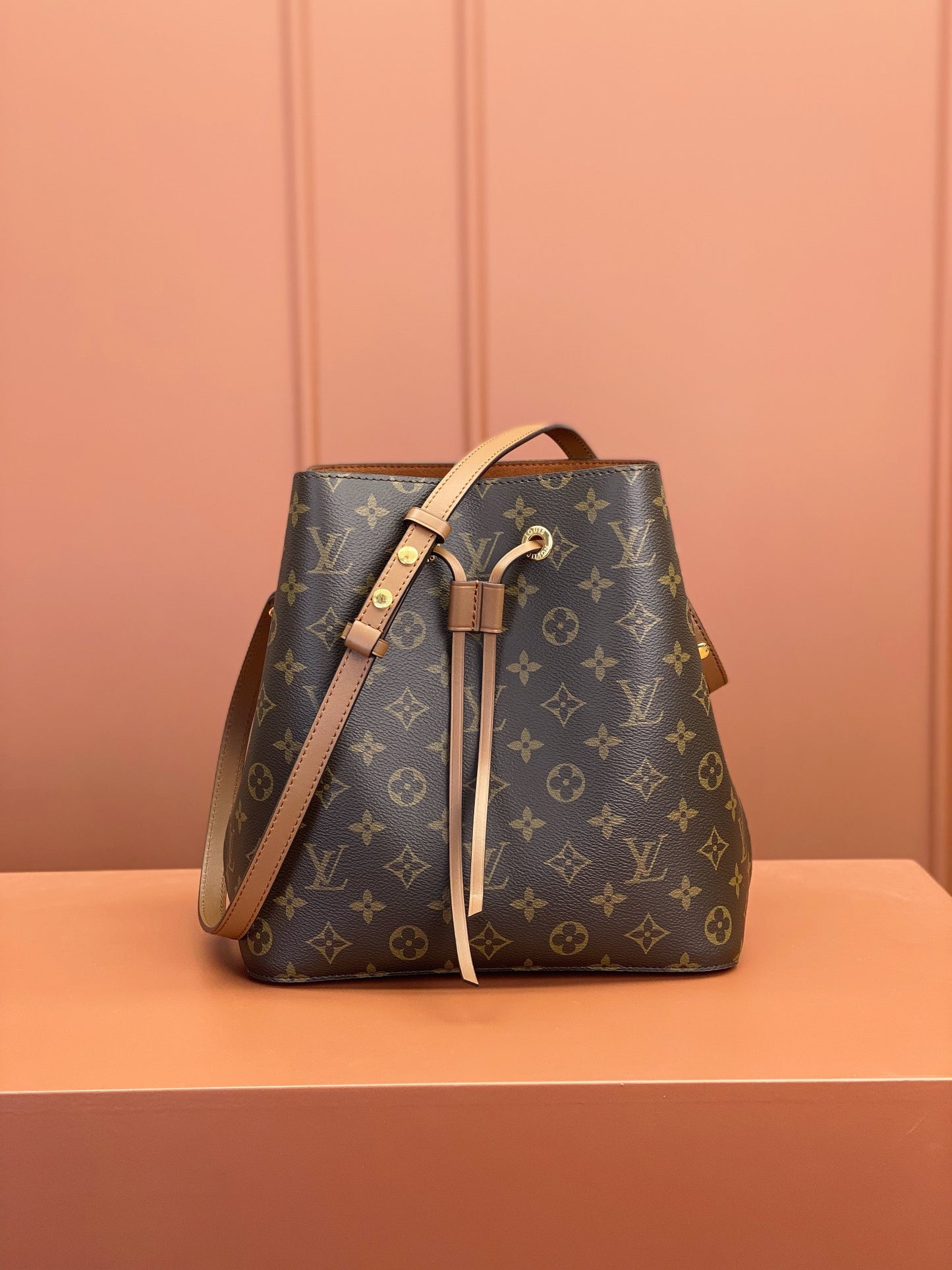 Louis Vuitton NeoNoe MM