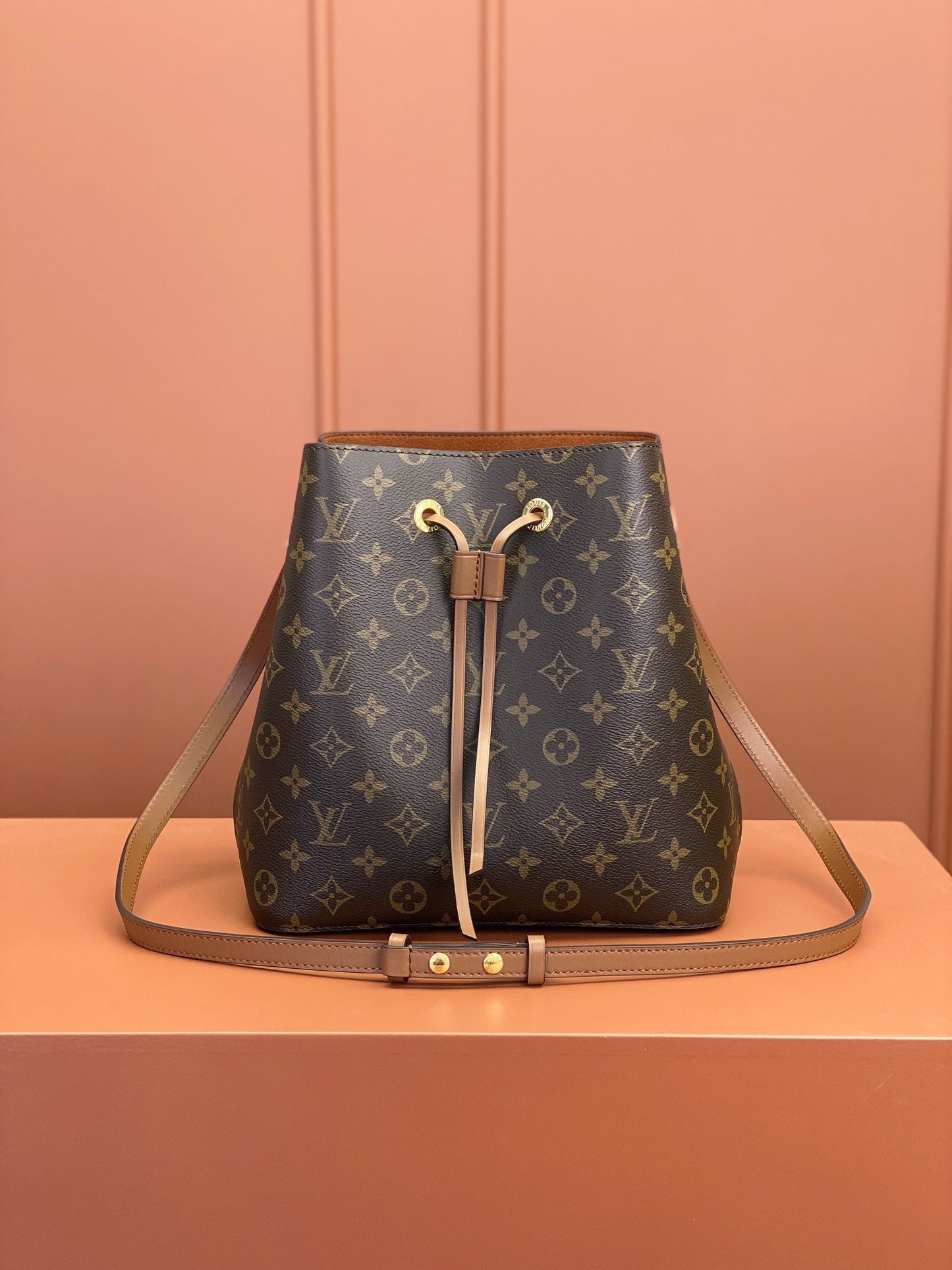 Louis Vuitton NeoNoe MM