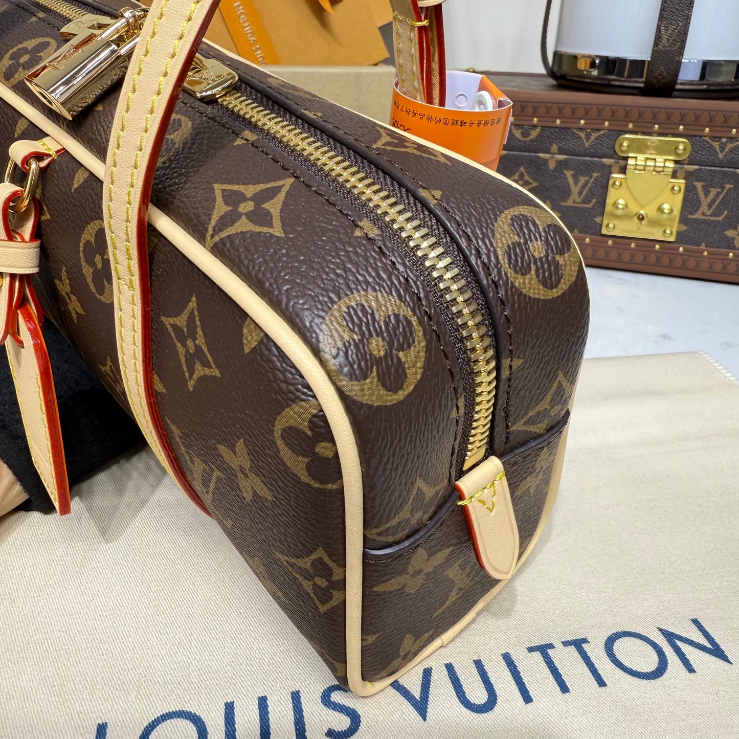 Louis Vuitton Hang On