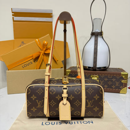 Louis Vuitton Hang On