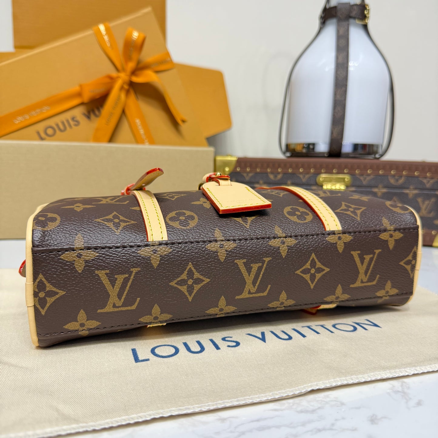 Louis Vuitton Hang On