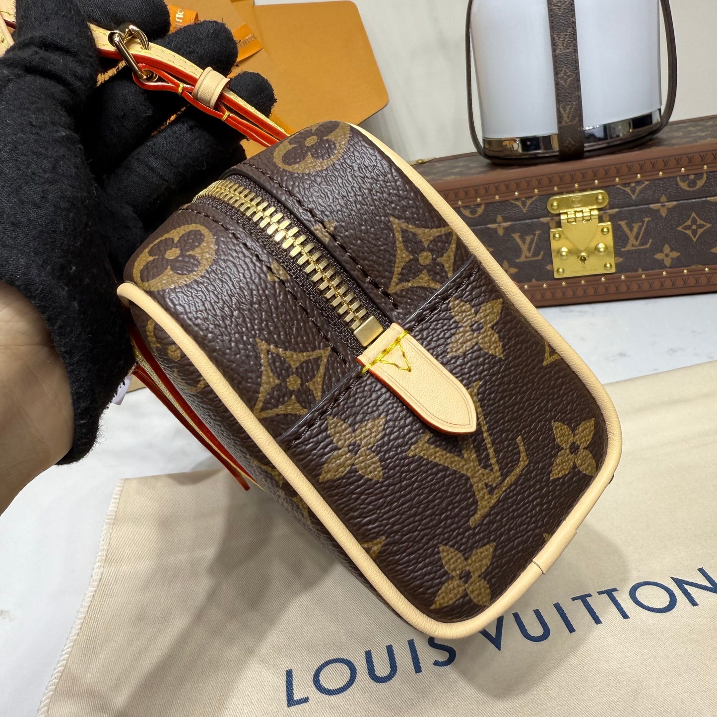 Louis Vuitton Hang On