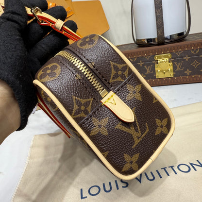 Louis Vuitton Hang On
