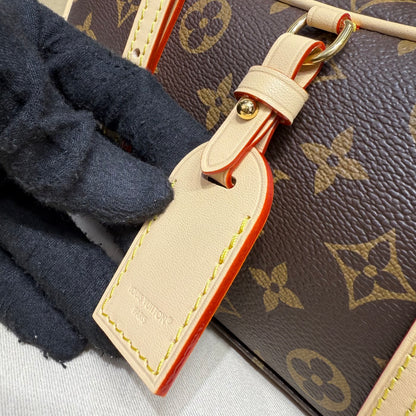 Louis Vuitton Hang On