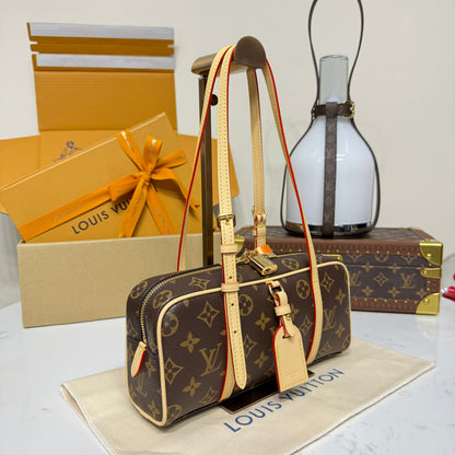 Louis Vuitton Hang On