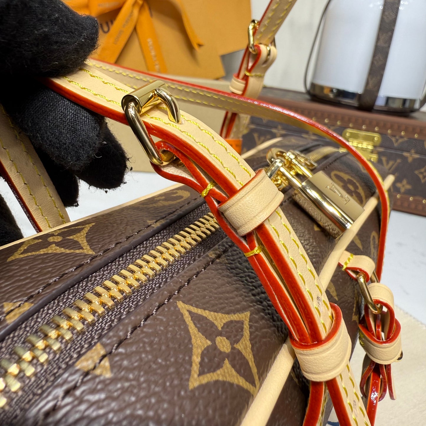 Louis Vuitton Hang On