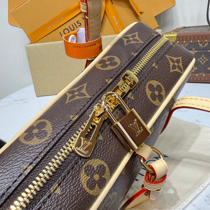 Louis Vuitton Hang On
