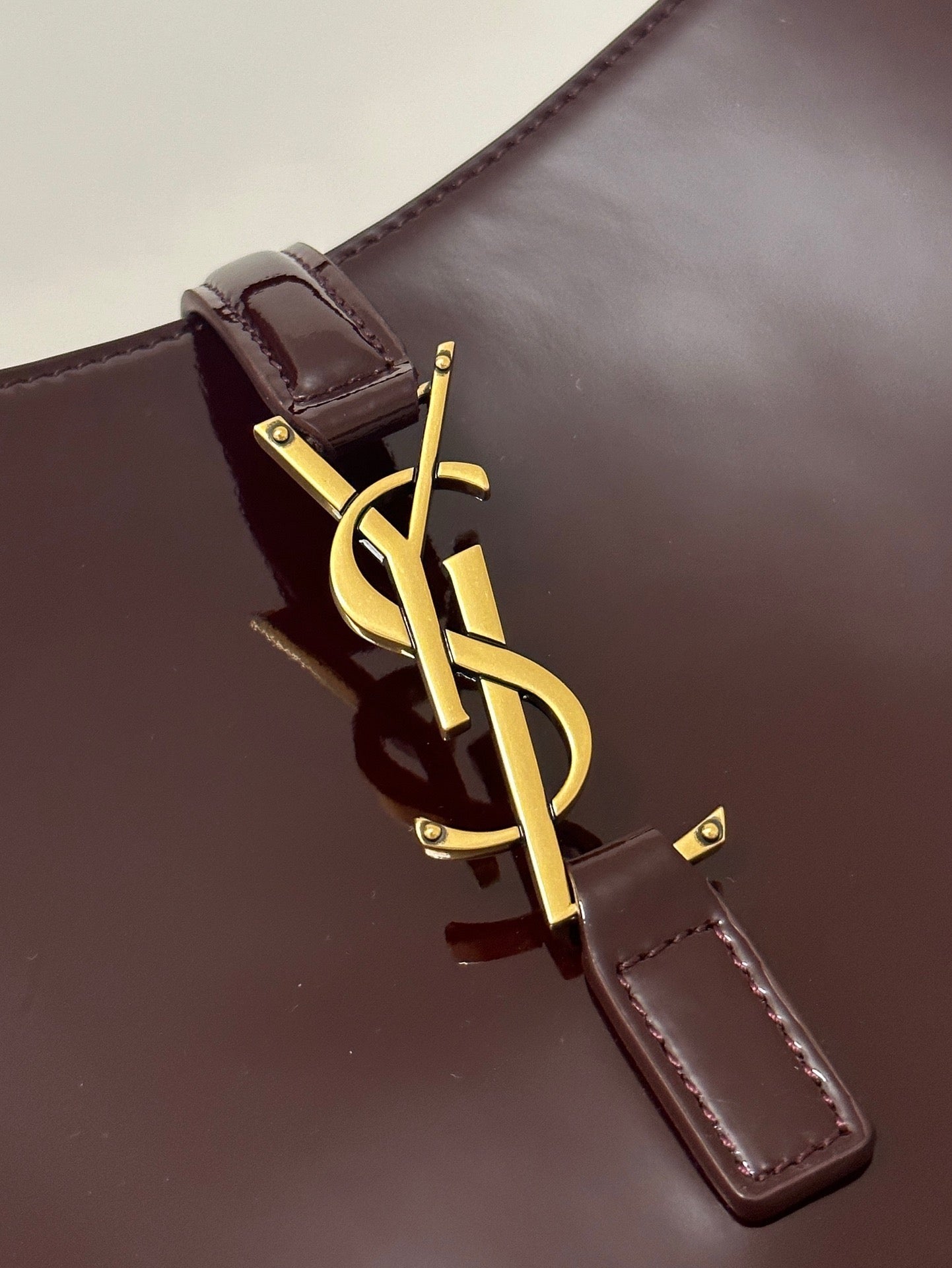 Saint Laurent Le 5 A 7 In Patent Leather