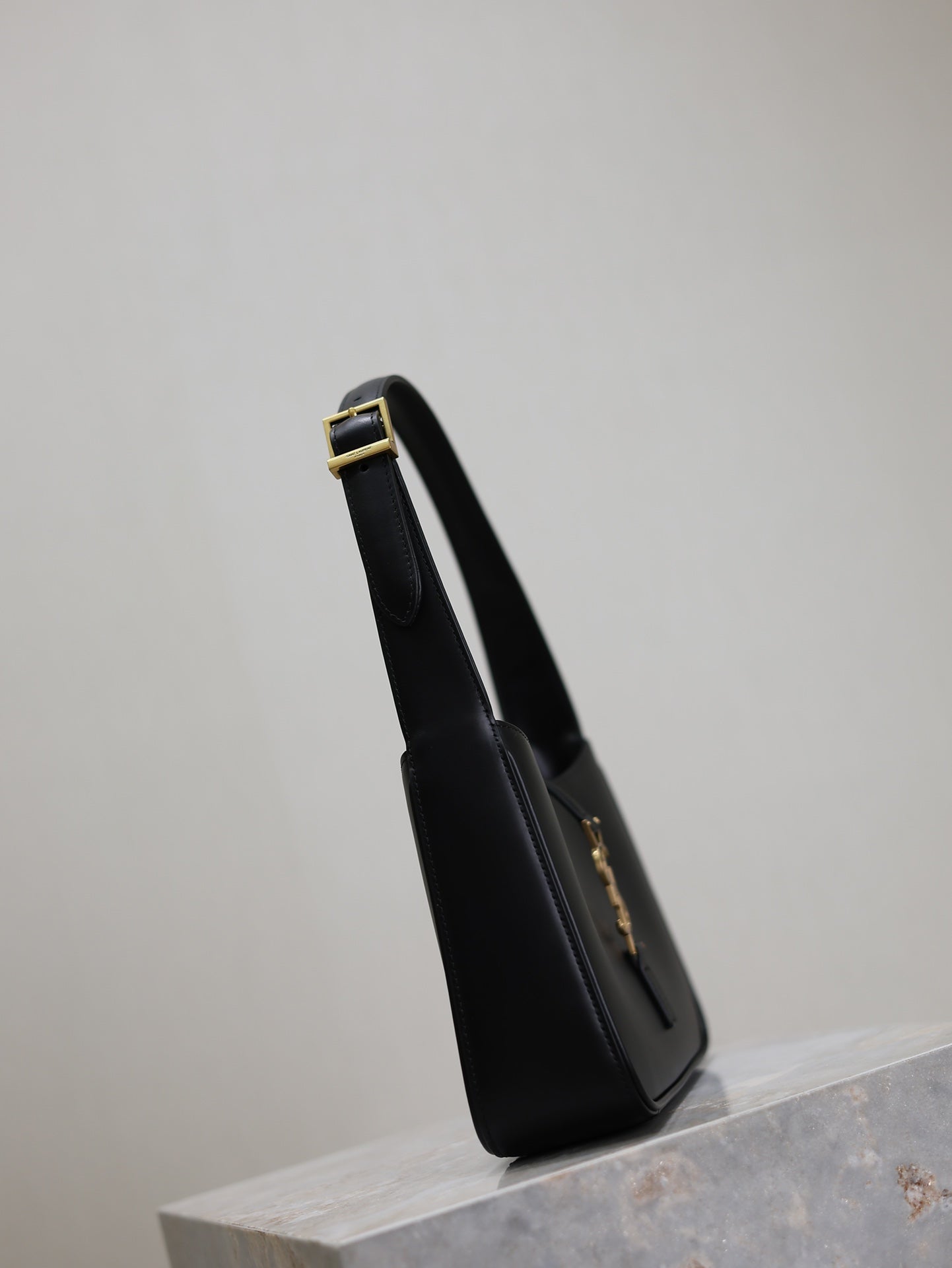 Saint Laurent Le 5 A 7 In Smooth Leather