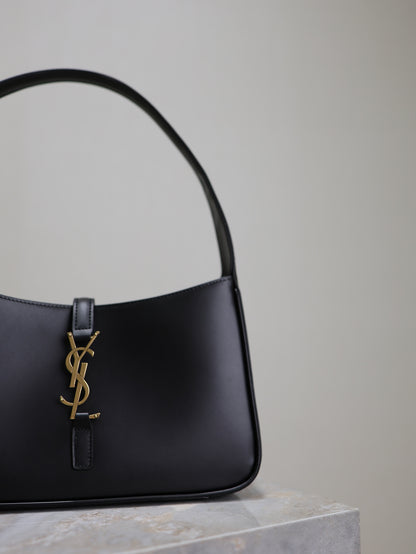 Saint Laurent Le 5 A 7 In Smooth Leather