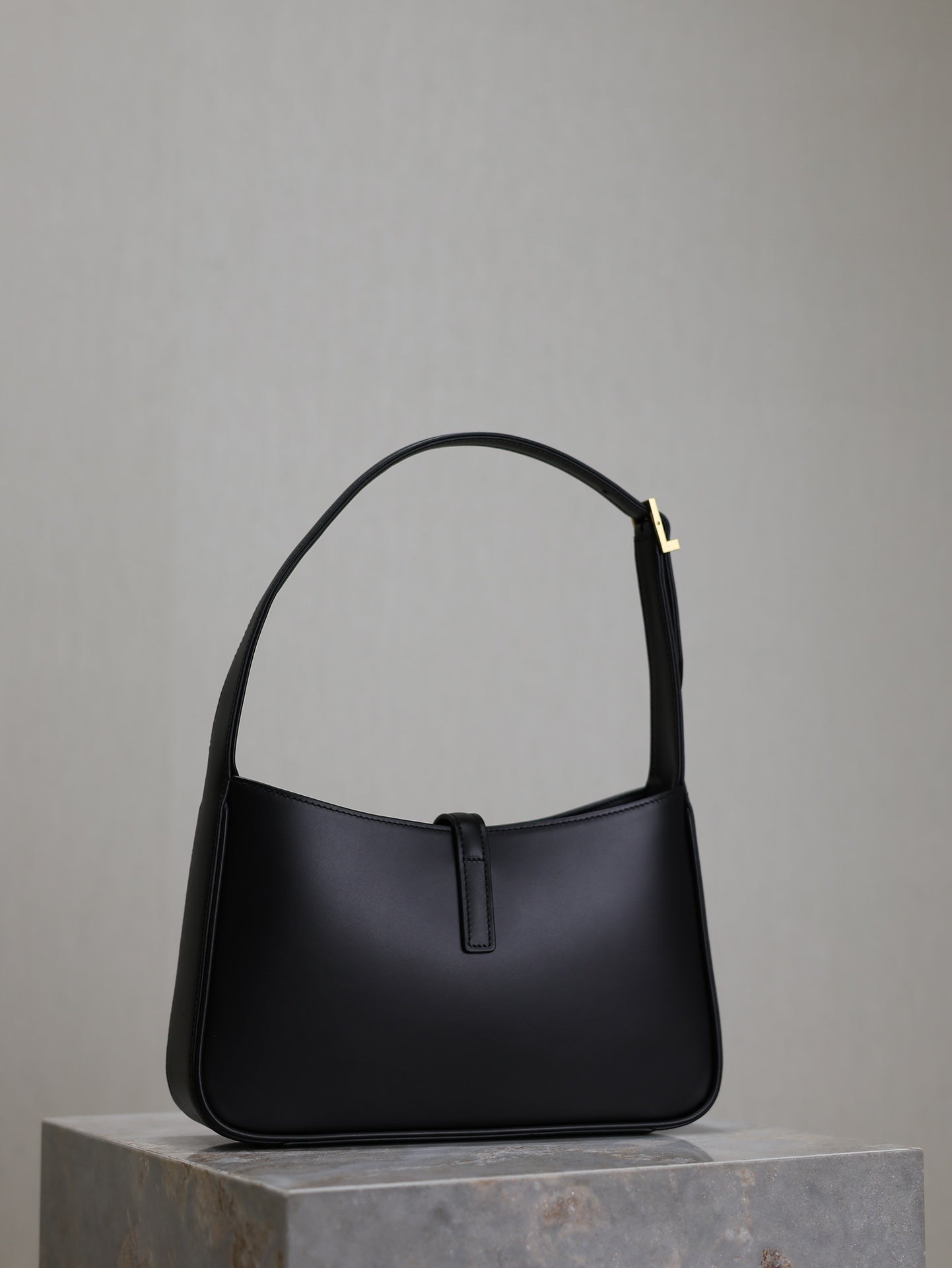 Saint Laurent Le 5 A 7 In Smooth Leather