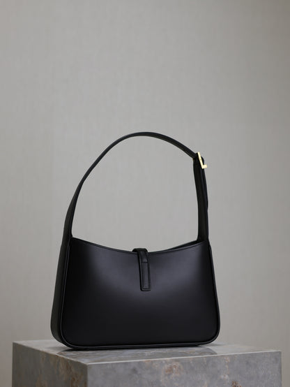 Saint Laurent Le 5 A 7 In Smooth Leather