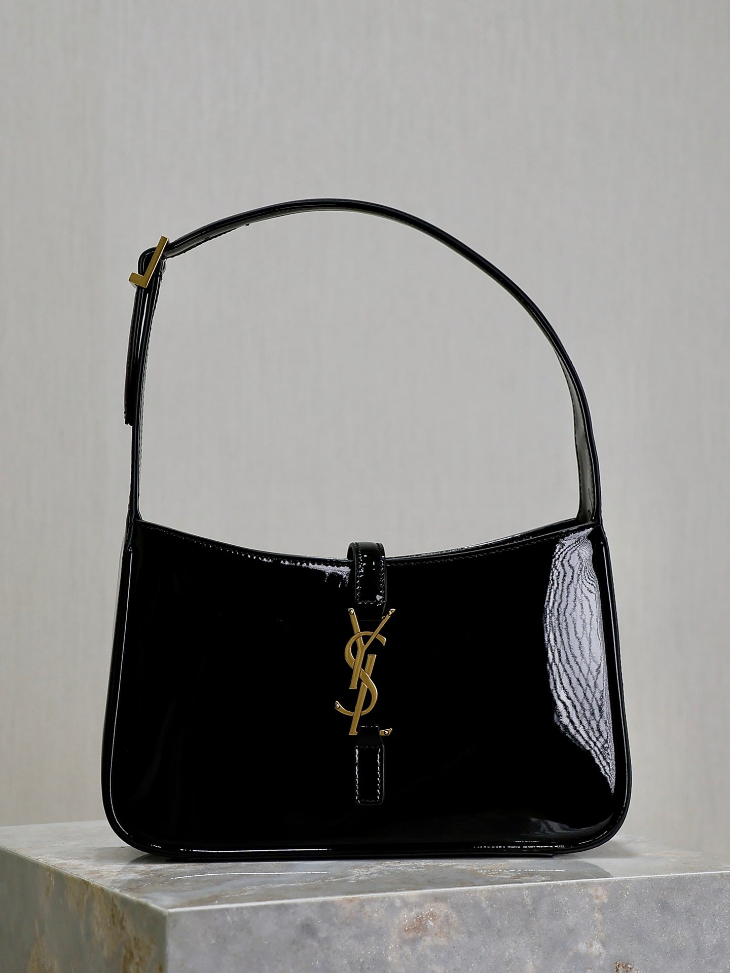 Saint Laurent Le 5 A 7 In Patent Leather