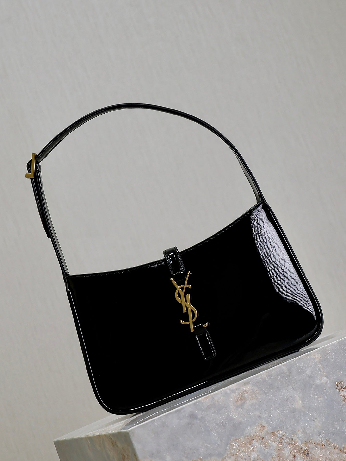 Saint Laurent Le 5 A 7 In Patent Leather