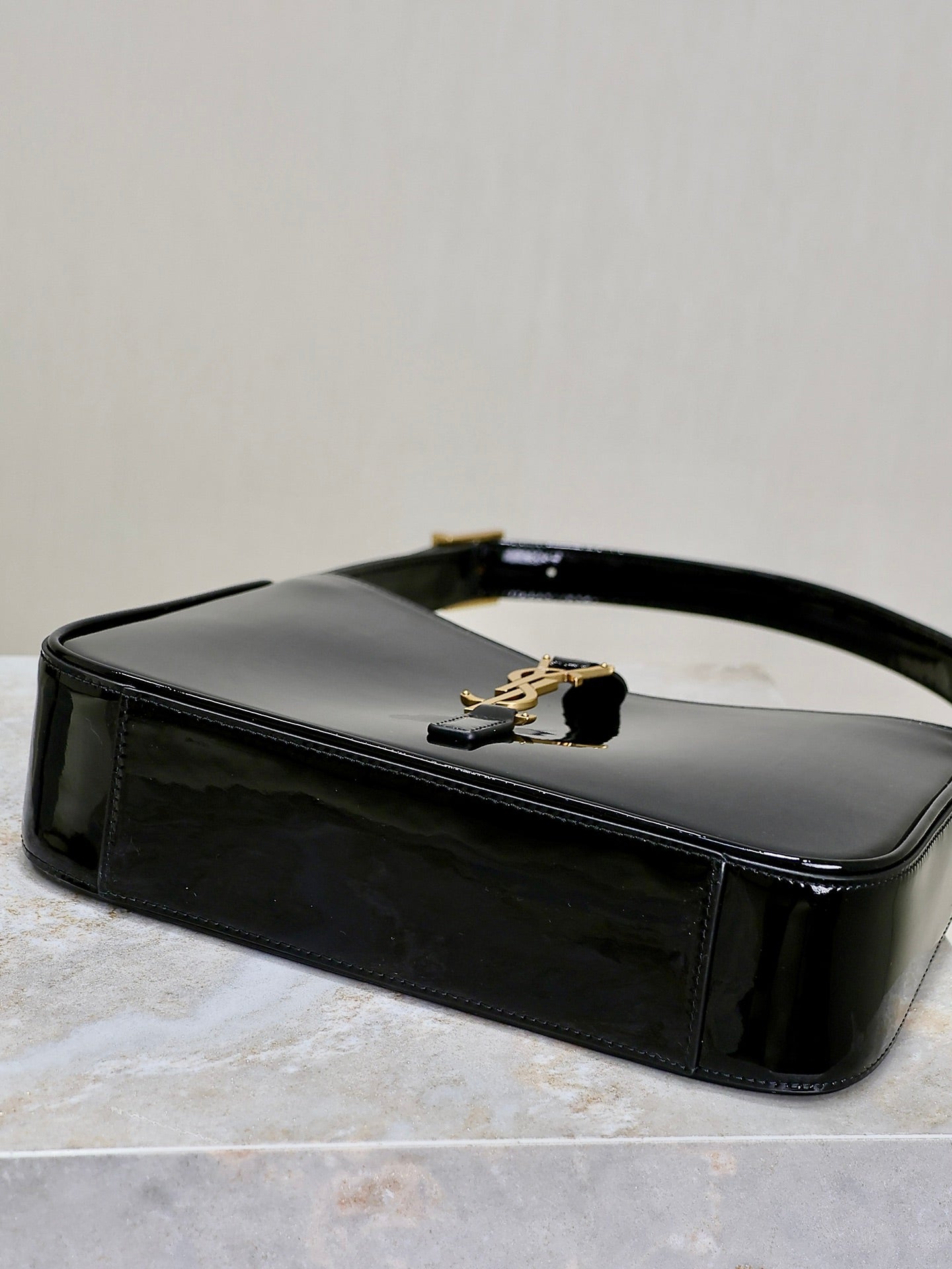 Saint Laurent Le 5 A 7 In Patent Leather